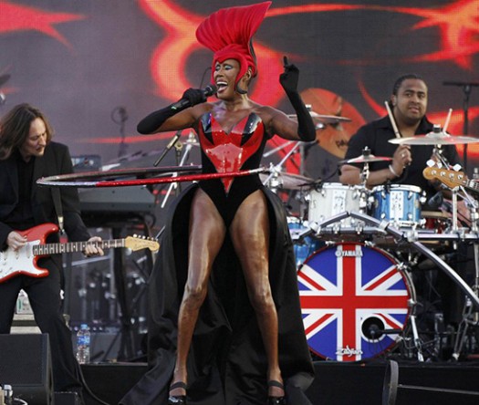 Grace Jones Shows The World What Being A True Diva Is All About!